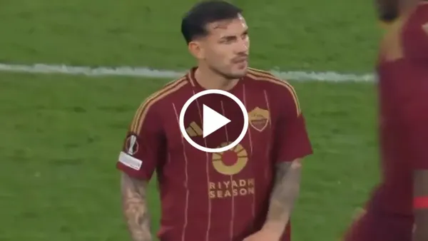 El volante se mostró furioso tras salir reemplazado en la Roma