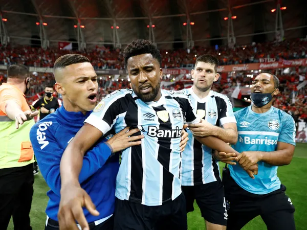 El Xeneize sigue a un jugador del equipo brasileño que dejaría el club en caso de perder la categoría.