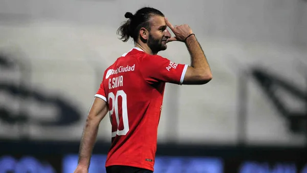 En medio de un juicio entre Club Atlético Independiente y Gastón Silva, el jugador firmó por Sociedad Deportiva Huesca, equipo que puede terminar lamentando su fichaje.