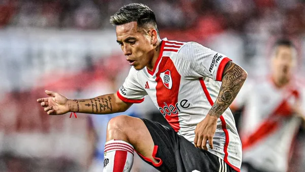Esequiel Barco con la camiseta de River.