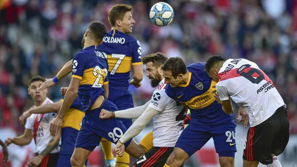 Esta noche se juega uno de los partidos del año entre Boca Juniors y Racing Club, pero River Plate deberá estar atengo al resultado, mira por qué.