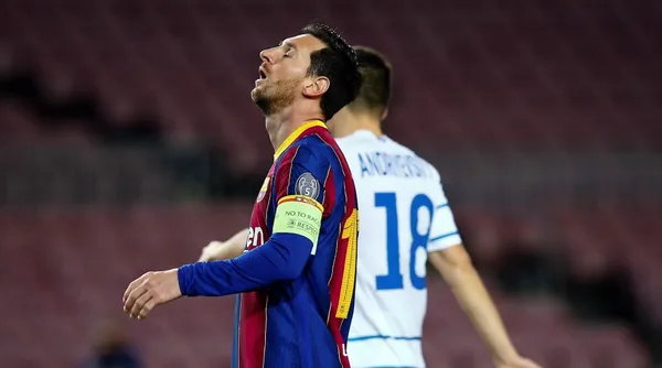 Fútbol Club Barcelona sorprendió a todos con la noticia de Lionel Messi en la banca, lo que terminó evidenciando la situación del vestuario.