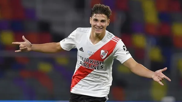 Jorge Brito explicó que, más allá de la venta del delantero al Manchester City, Álvarez permanecerá en la institución hasta que el equipo permanezca en competencia en la Copa Libertadores.