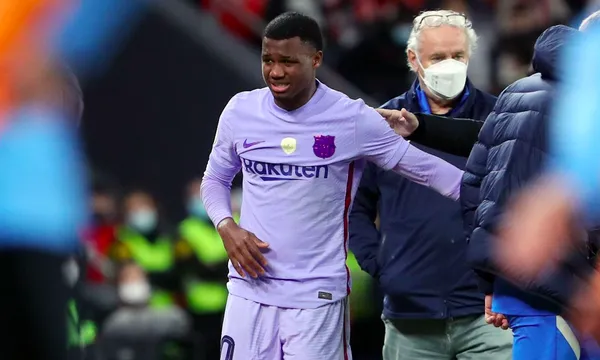 La lesión del delantero obligó a que tomara una decisión, diferente a la optada por el club.