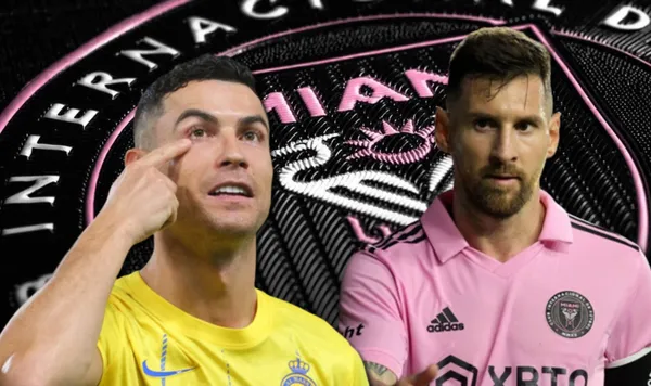 Lionel Messi con la camiseta de Inter Miami observando a Cristiano Ronaldo.