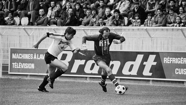 Lionel Messi se convirtió en nuevo futbolista del PSG tras abandonar al Barcelona luego de más de 20 años en la institución Blaugrana. Su objetivo principal es conseguir la Champions League, pero también superar récords de otros futbolistas como Carlos Bianchi que en dos temporadas marcó 71 goles ¿Podrá el rosarino alcanzar las cifras del Virrey? Enterate de toda la información acá.