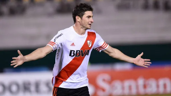 Lucas Alario posó con la nueva camiseta del Club Atlético River Plate, y los hinchas ante esta fotografía pidieron a gritos su regreso, con el delantero teniendo una respuesta firme.