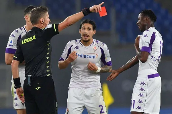 Lucas Martínez Quarta puede haber cometido el peor error de su carrera al salir a Associazione Calcio Firenze Fiorentina.