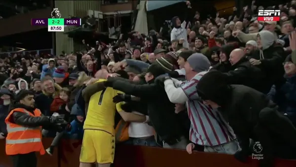 Luego de un grosero error del arquero argentino, Dibu festejó el empate 2 a 2 de su equipo, Aston Villa, ante el Manchester United.