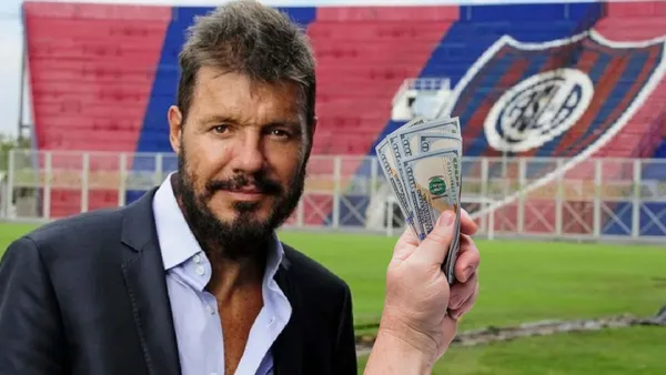 Marcelo Tinelli en la cancha de San Lorenzo