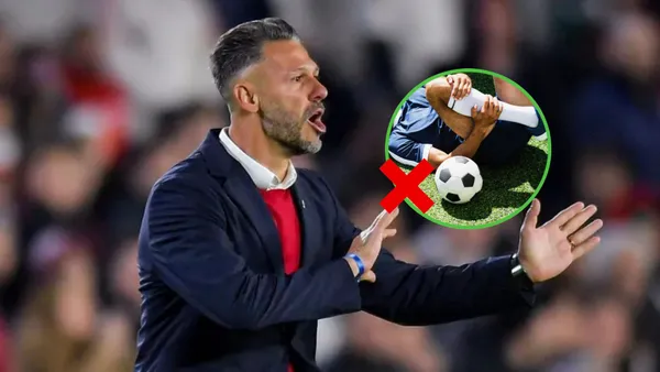 Martín Demichelis dando indicaciones durante un partido de River.