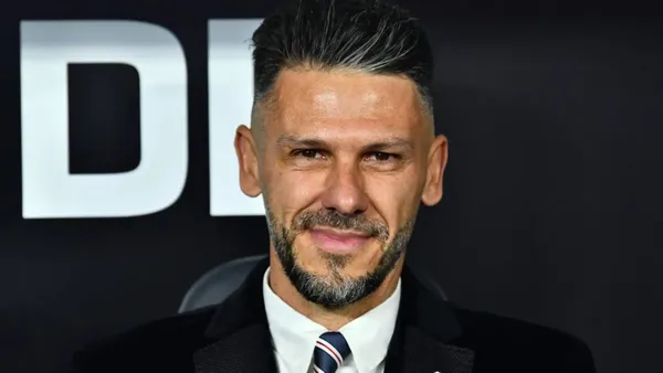 Martín Demichelis sonríe ante la cámara de fotos.