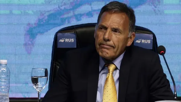 Miguel Russo en conferencia.