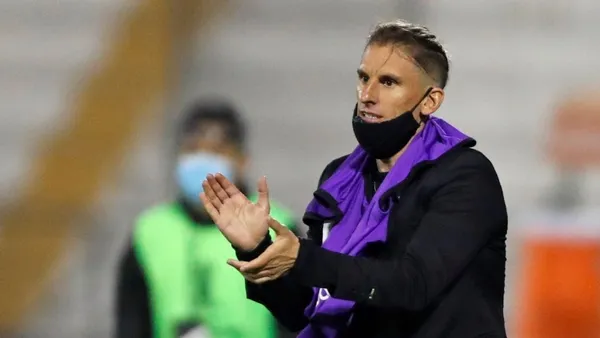 Muchos medios, periodistas y fanáticos cuestionan las decisiones de Sebastián Beccacece en los segundos tiempos.