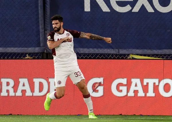 Nicolás Russo afirmó que el delantero del Granate está lejos de ser jugador del Xeneize.