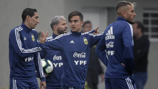 París Saint Germain Football Club está tras los pasos de Paulo Dybala, y estarían dispuestos a ofecer un millonario sueldo para hacerse de los servicios del jugador.