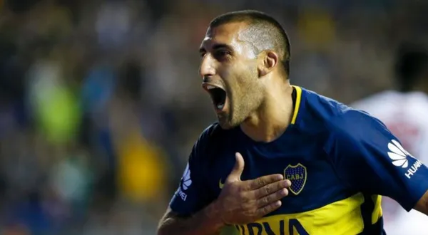 Ramón Ábila convirtió un golazo ante Argentinos Juniors pero los hinchas de Boca Juniors le festejaron una actitud desconocida.