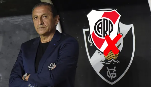 Ramón Díaz de traje dirigiendo a Vasco da Gama.