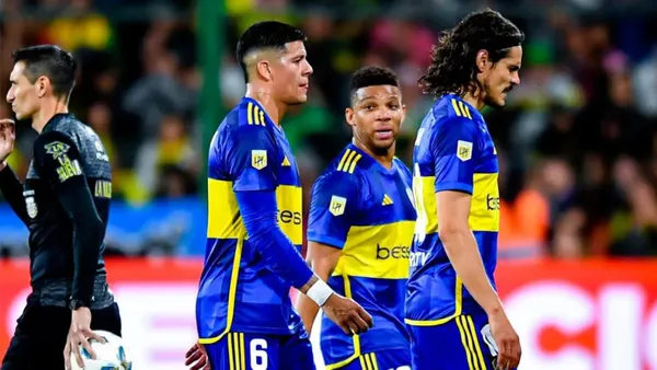 Rojo, Fabra y Cavani durante un partido de Boca.