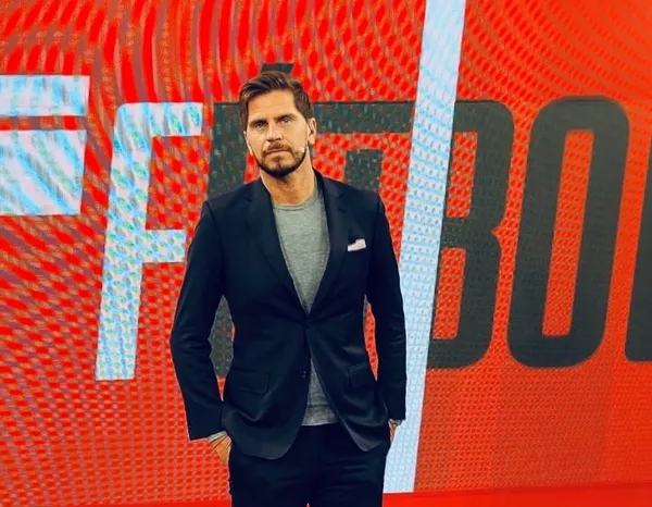 Sebastián Vignolo tiene una gran amistad con Oscar Ruggeri por la cantidad de años que llevan juntos compartiendo en la televisión y el "Cabezón" se encargó de revelar el misterio sobre la mano izquierda del conductor ¿Por qué motivo no la muestra? Toda la información acá.