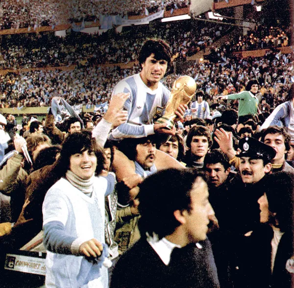 Un 25 de junio de 1978 Argentina derrotaba 3-1 a Holanda en el Monumental y levantaba por primera vez la copa.