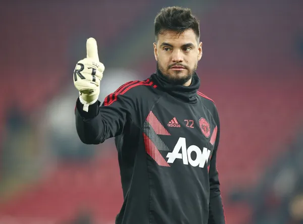 Un entrenador que conoce la gloria en UEFA Champions League busca fichar al argentino Sergio Romero.