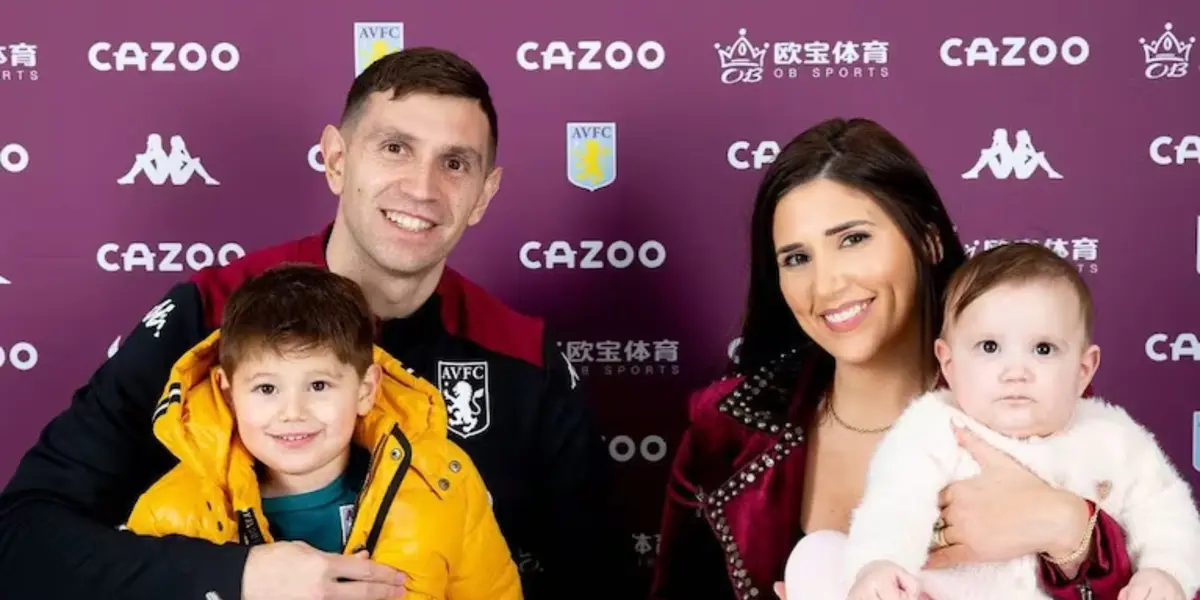 Dibu Martínez y su familia