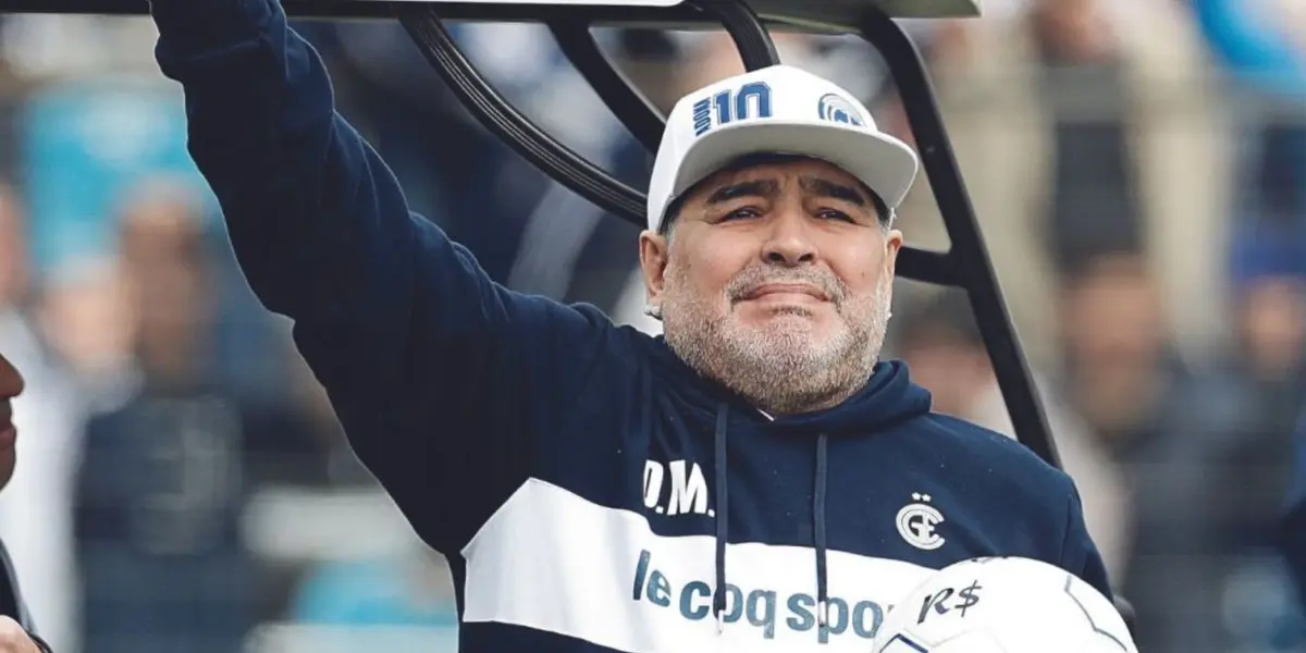 Diego Maradona llora en su etapa como entrenador de Gimnasia y Esgrima de La Plata.