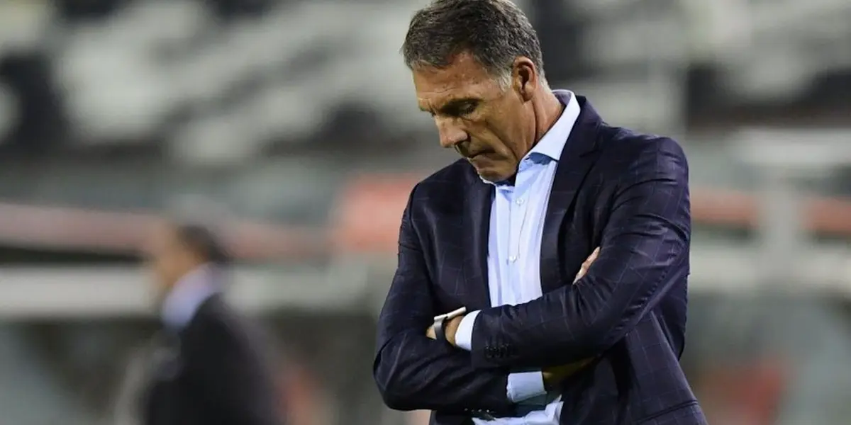El director técnico de Boca Juniors sufrirá una ausencia importante en los próximos meses.
 