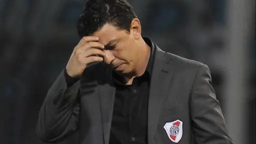 El Millonario venció por 1-0 a Platense pero el Muñeco se llevó la peor noticia.