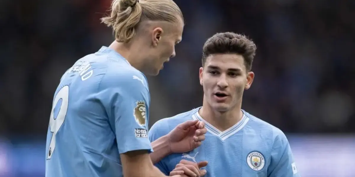 Erling Haaland y Julián Álvarez discuten en Manchester City