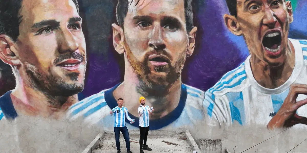 Leo está acompañado de dos jugadores más que han vestido los colores de la Selección Argentina. 