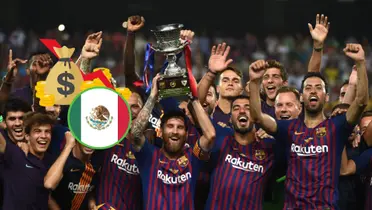 Lionel Messi levanta un trofeo con la camiseta del Barcelona.