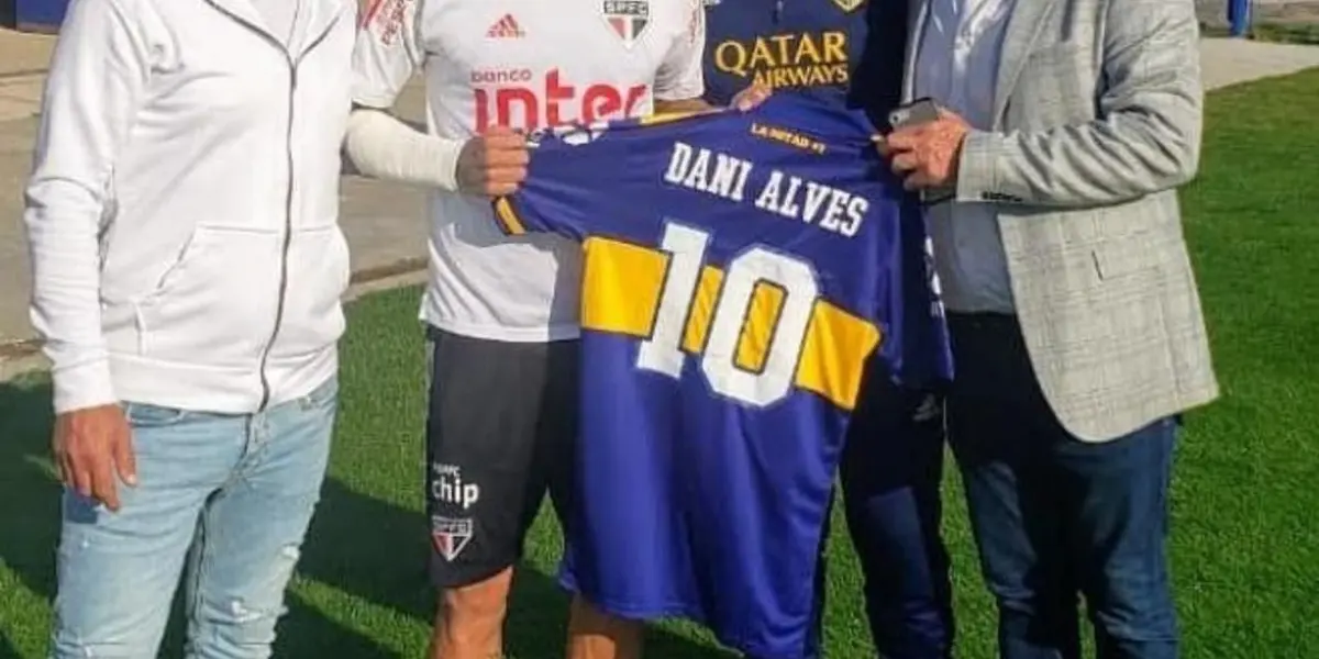 Los hinchas de Club Atlético River Plate le dieron una amarga bienvenida a Dani Alves como posible jugador de Club Atlético Boca Juniors.