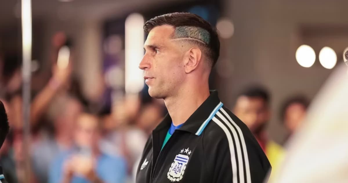 Dibu no se va de Inglaterra por ahora.