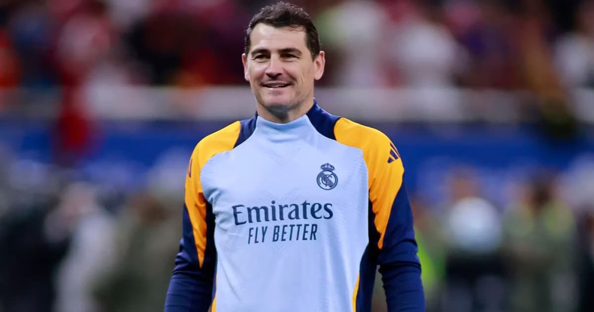 Iker sorprende con postura.