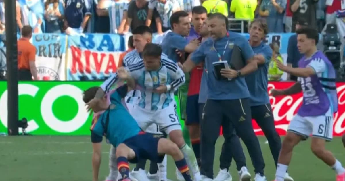 Paredes entró en la polémica.