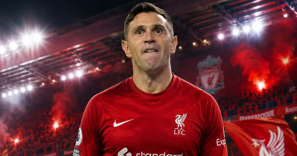 Liverpool FC sigue de cerca a Emiliano Martínez como posible reemplazante de Alisson Becker.