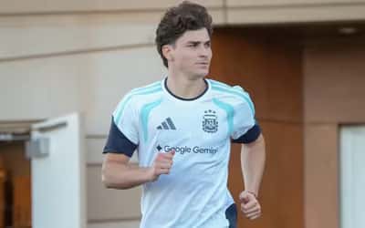 Julián Álvarez fuera del 11.
