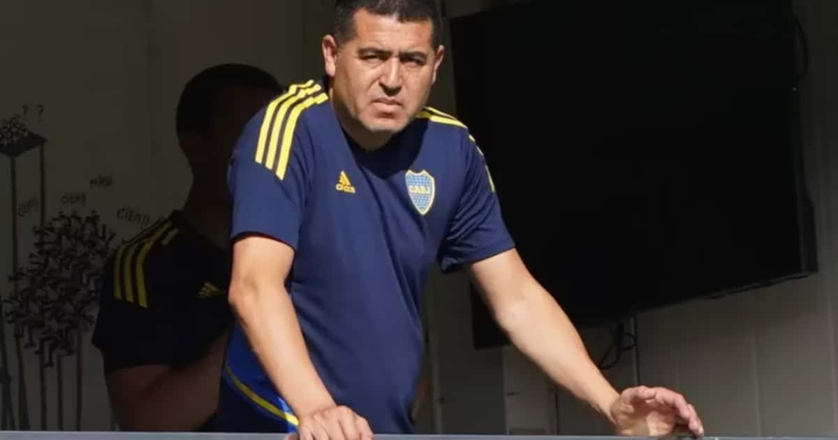 Riquelme analiza salidas.