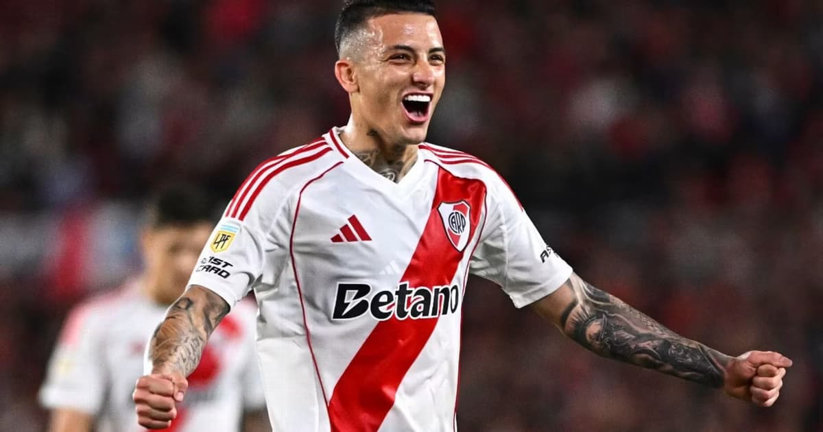 Castaño casi fuera de River.