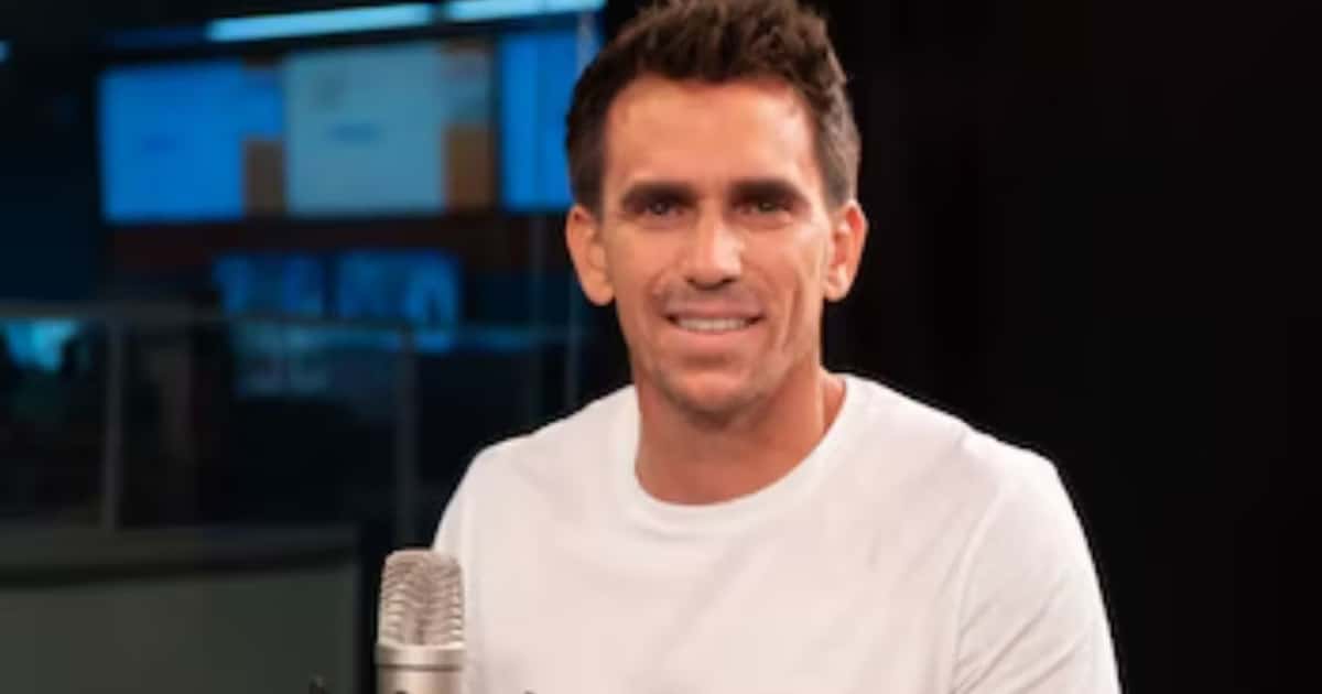 Mouche duro con Román.