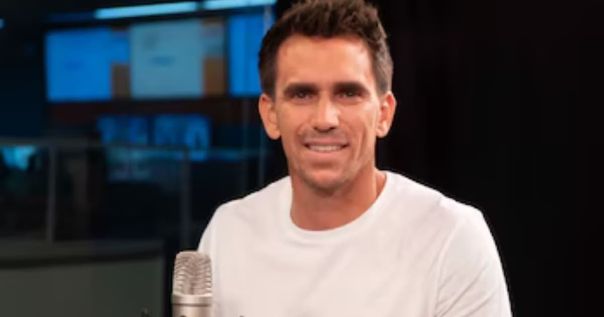 Mouche duro con Román.