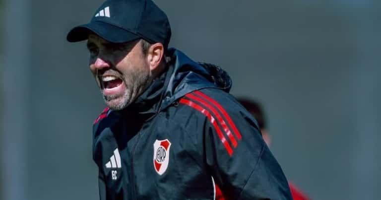 Fuerte repudio de los hinchas de River contra Coudet tras el empate