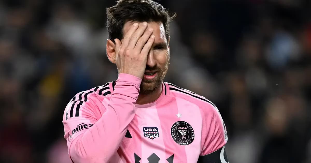 Messi le pegó a un rival.