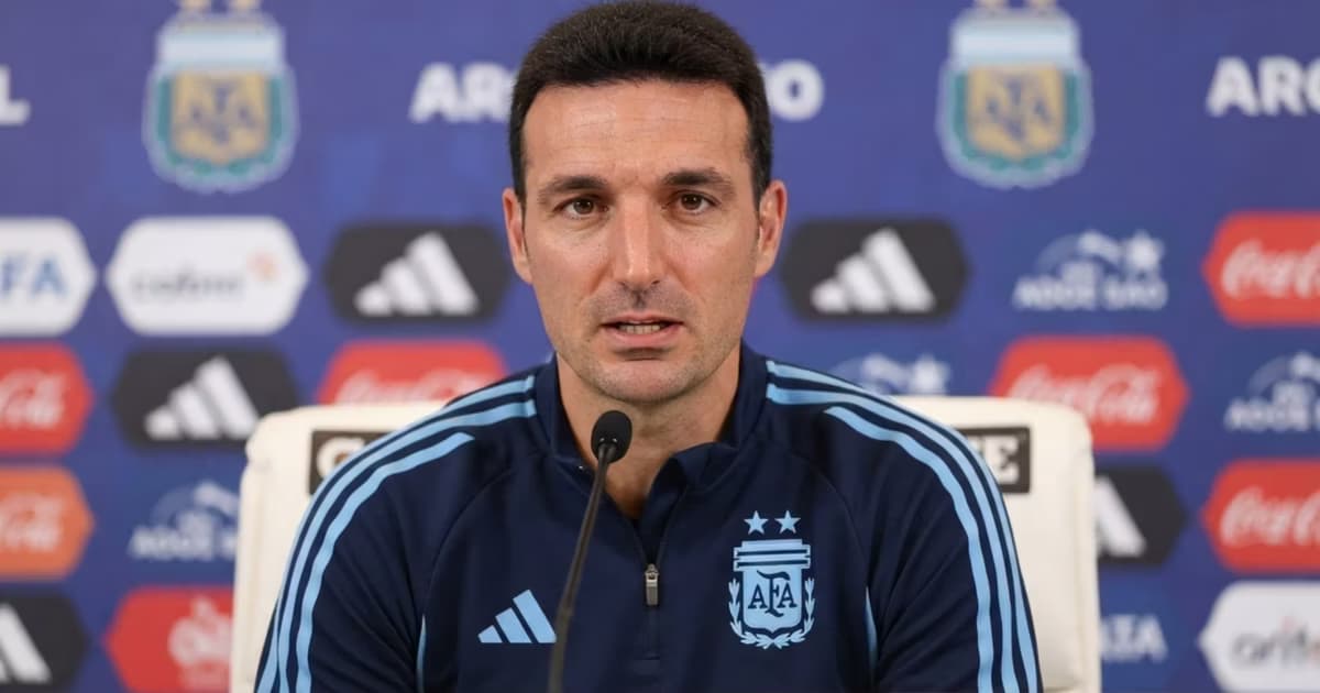 Scaloni sobre Flores en conferencia.