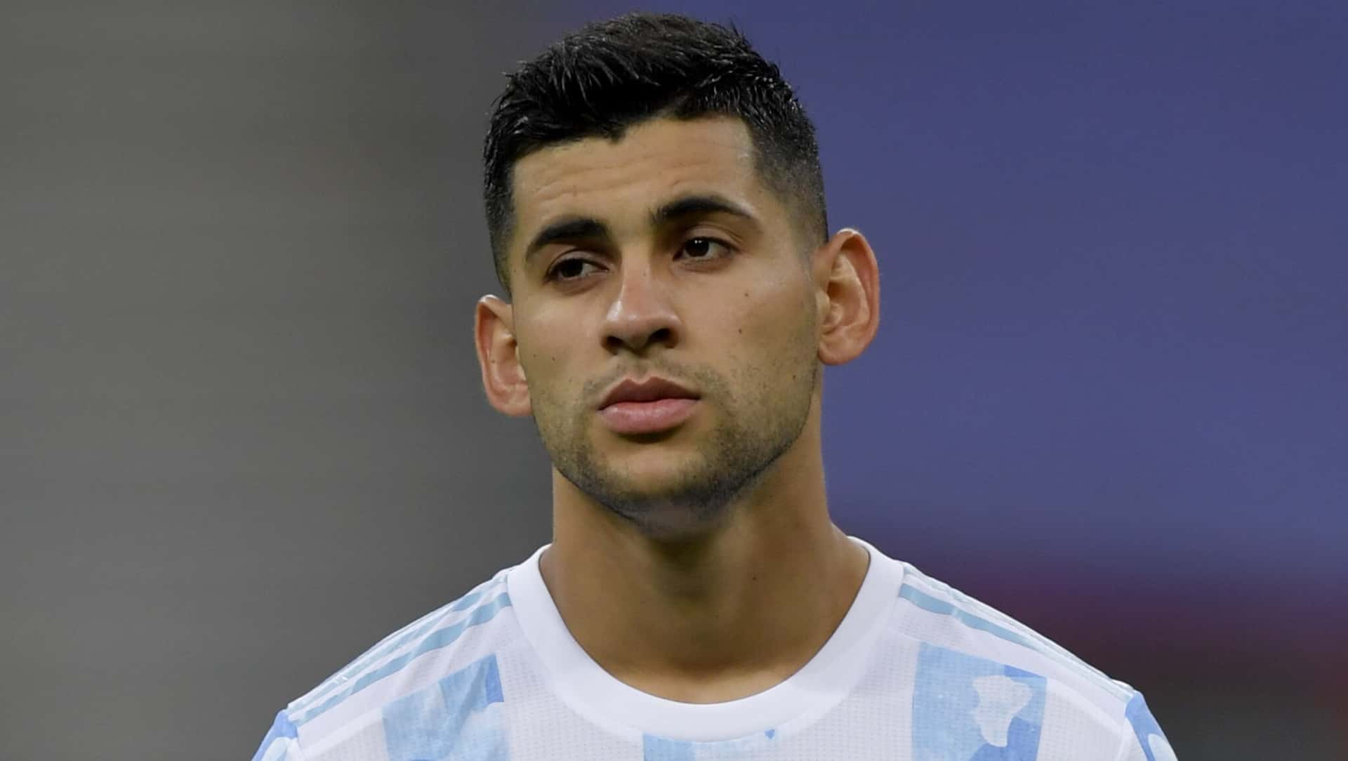 A días de disputar la triple fecha de las eliminatorias sudamericanas rumbo a Qatar 2022, Cristian Romero sufre un problema en su rodilla derecha y no pudo estar ni en el banco de suplentes del último encuentro del Tottenham ante el Wolverhampton ¿Llega el Cuti para los partidos con la Selección Argentina? Toda la información acá.