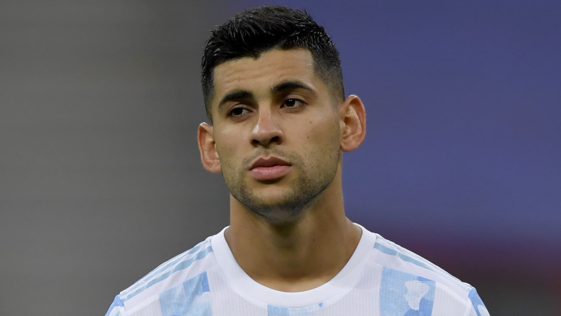 A días de disputar la triple fecha de las eliminatorias sudamericanas rumbo a Qatar 2022, Cristian Romero sufre un problema en su rodilla derecha y no pudo estar ni en el banco de suplentes del último encuentro del Tottenham ante el Wolverhampton ¿Llega el Cuti para los partidos con la Selección Argentina? Toda la información acá.