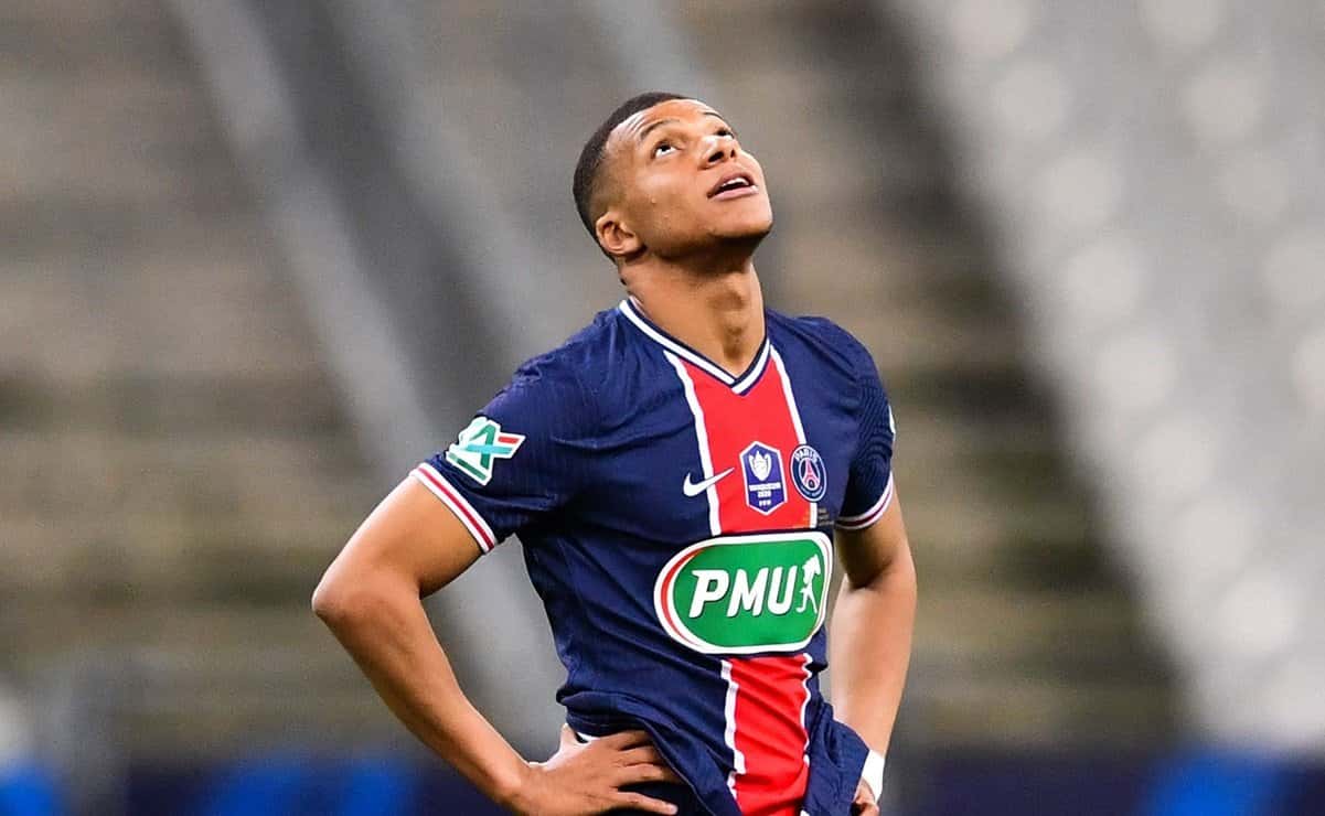 A horas del cierre del mercado de pases en Europa, el Real Madrid insiste por Kylian Mbappé y ofrecería alrededor de 170 millones de euros más 10 en variables, sin embargo, el PSG quiere más por la joya de 22 años ¿Cuánto pretende el conjunto parisino? Toda la información acá.