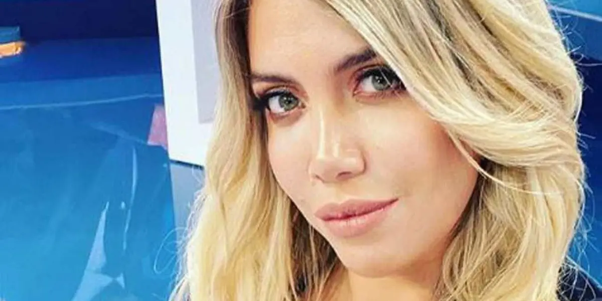 A la modelo le habrían hackeado la cuenta de Instagram y se habrían filtrado unos mensajes con el futbolista de River.